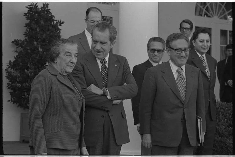 ABD Ba?kan? R. Nixon ile D??i?leri Bakan? H. Kissinger'den imdat isteyen ?srail Ba?bakan? Golda Meir, bölüm2
