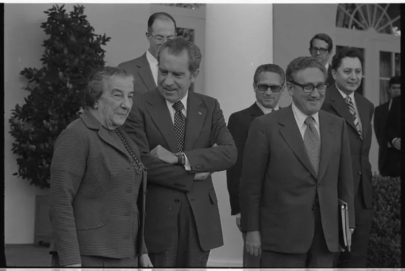 ABD Ba?kan? R. Nixon ile D??i?leri Bakan? H. Kissinger'den imdat isteyen ?srail Ba?bakan? Golda Meir, bölüm2