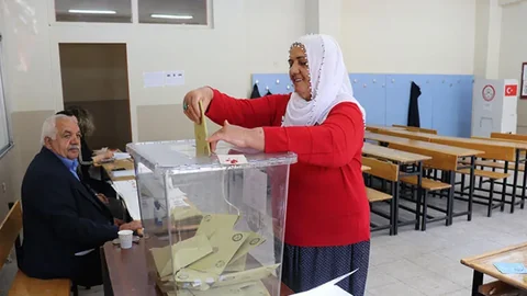 Seçim sand???ndan
