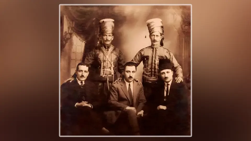Oturanlar-Kamuran-Celadet-ve-Memduh-Selim.-Ayaktakiler-Yado-ve-Sadi-Talha-2