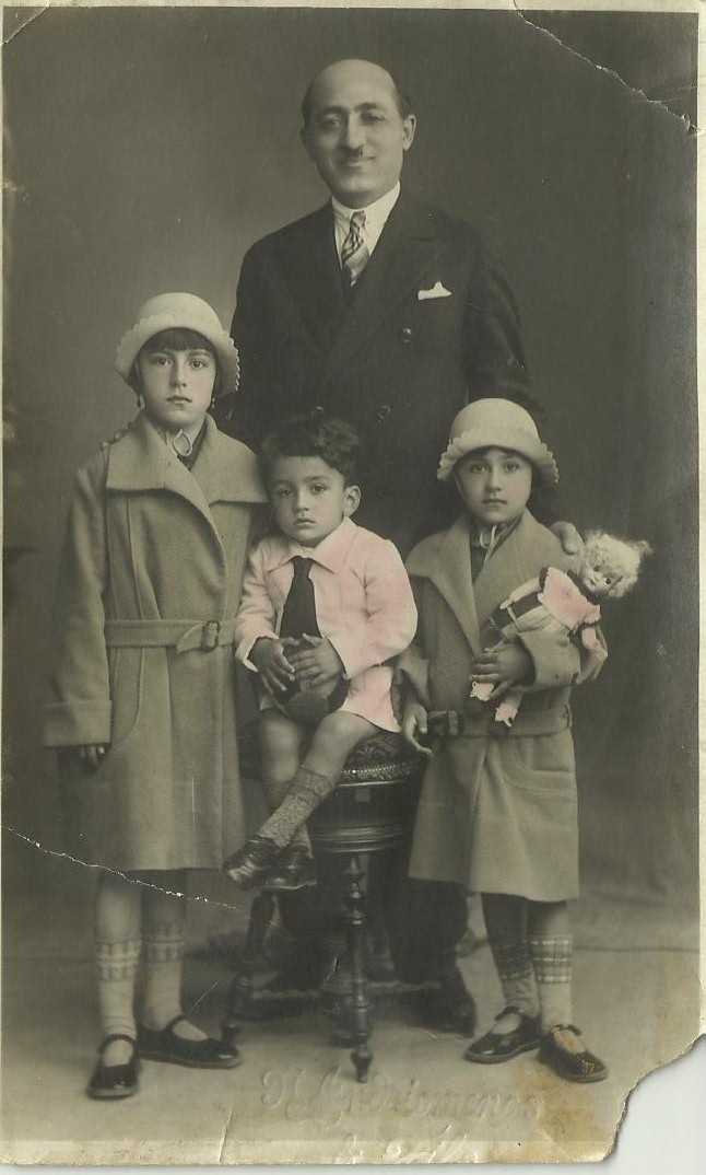 resim 1 Mehmet Mihri, kizlari Lamia, Suheyla ve oglu Selahattin