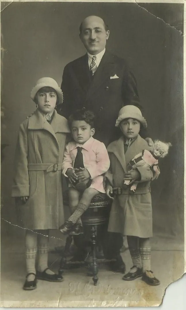 resim 1 Mehmet Mihri, kizlari Lamia, Suheyla ve oglu Selahattin