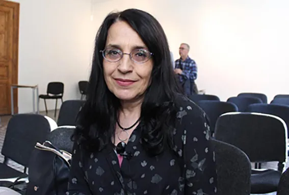 Ayşe Hür, Evrensel