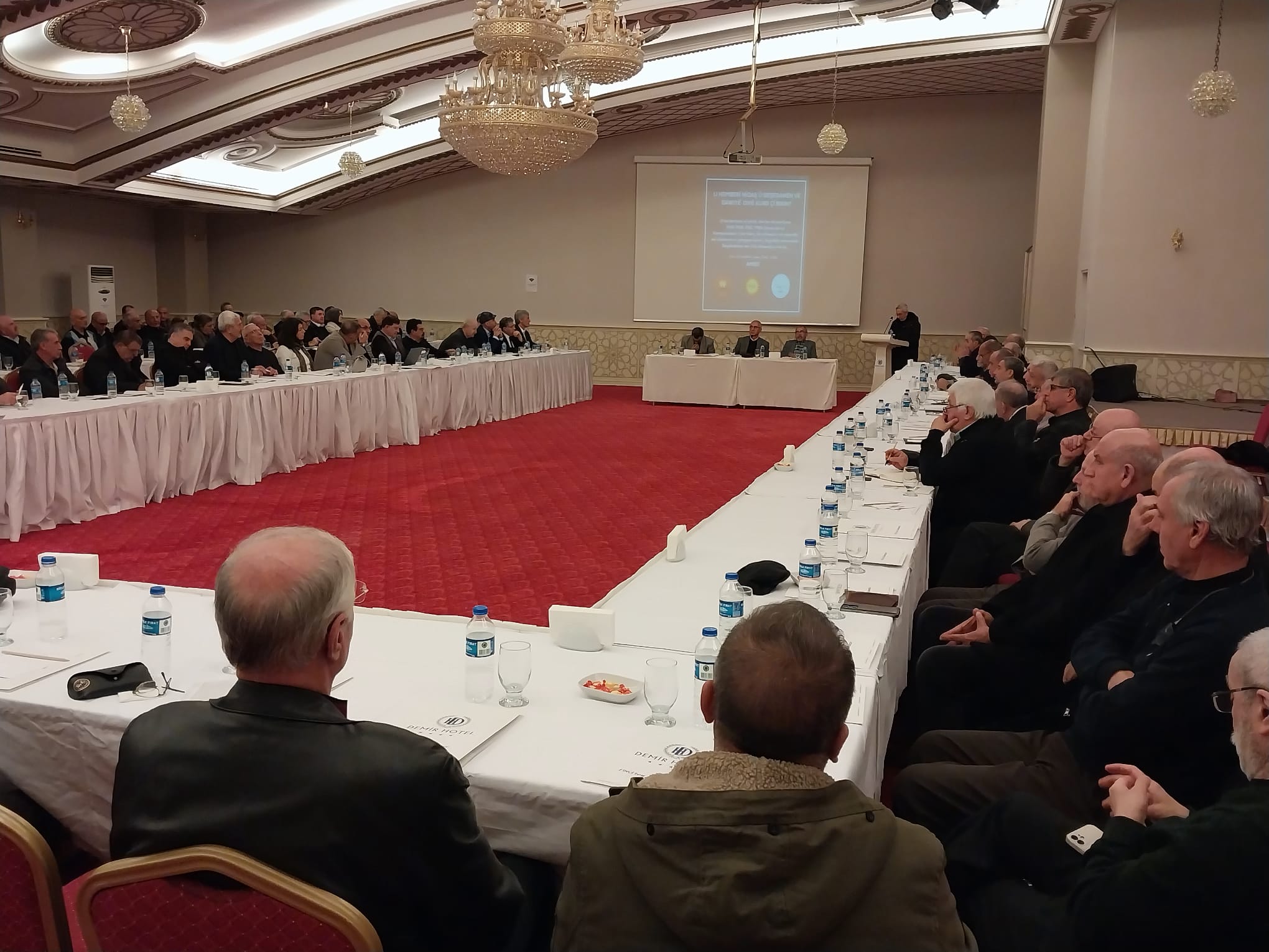 Son Gelişmelerin Değerlendirilmesi ve Kürtler Ne Yapmalıdır çalıştayı