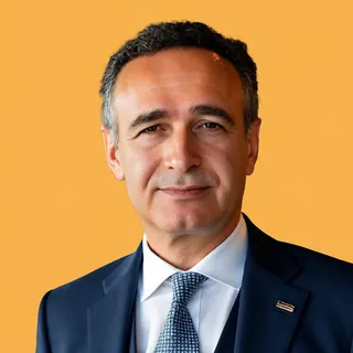 Behrûz Sûcaî portre fotoğrafı