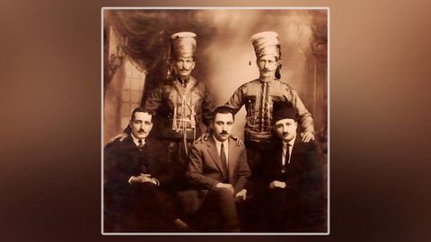 Oturanlar-Kamuran-Celadet-ve-Memduh-Selim.-Ayaktakiler-Yado-ve-Sadi-Talha-2