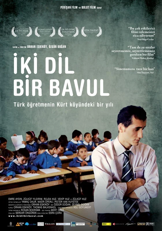 Afîşa fîlma İki Dil Bir Bavul